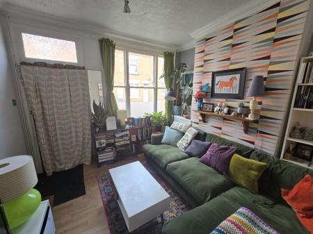 2 bedroom Property to let in Hartopp Road, Leicester