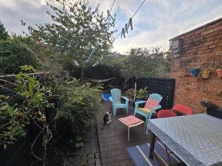 2 bedroom Property to let in Hartopp Road, Leicester