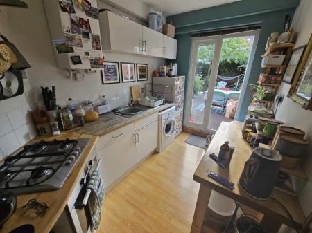 2 bedroom Property to let in Hartopp Road, Leicester