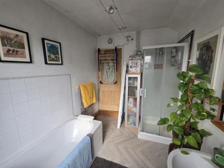 2 bedroom Property to let in Hartopp Road, Leicester