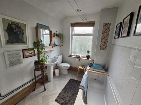 2 bedroom Property to let in Hartopp Road, Leicester