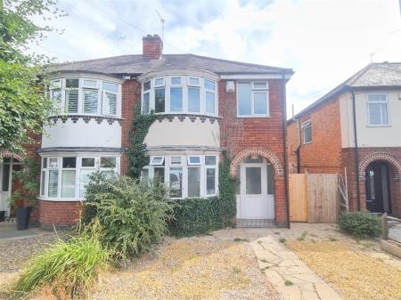 3 bedroom Semi-detached house for sale in Northfold Road, Leicester