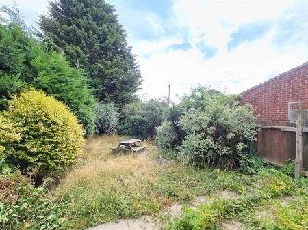 3 bedroom Semi-detached house for sale in Northfold Road, Leicester