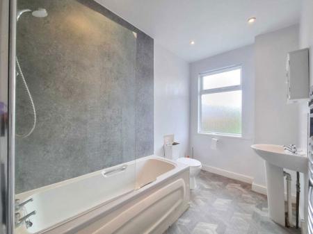 2 bedroom Property to let in Clarendon Park Road, Leicester