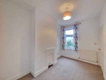2 bedroom Property to let in Clarendon Park Road, Leicester