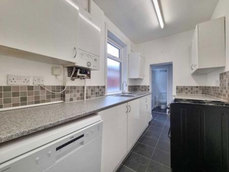 2 bedroom Property to let in Clarendon Park Road, Leicester