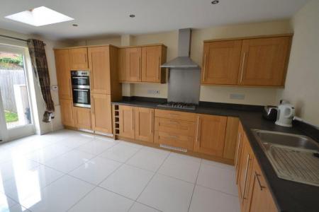 3 bedroom Property to let in Barradale Court, Stoneygate, Leicester
