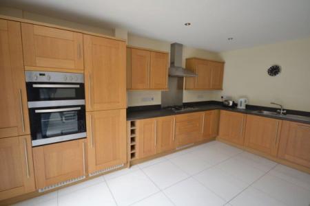 3 bedroom Property to let in Barradale Court, Stoneygate, Leicester