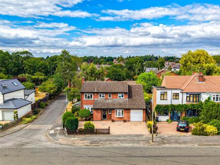 4 bedroom Detached house for sale in Shanklin Drive, Leicester
