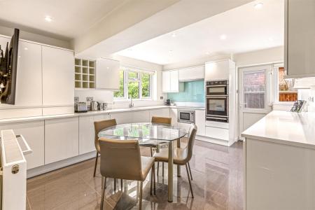 4 bedroom Detached house for sale in Shanklin Drive, Leicester