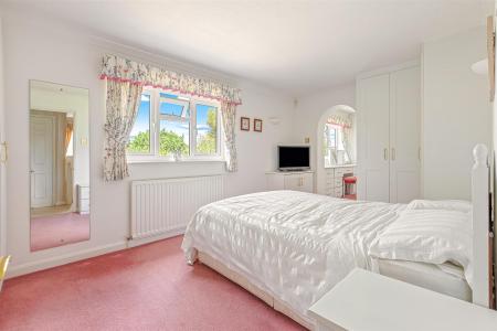 4 bedroom Detached house for sale in Shanklin Drive, Leicester