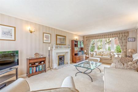 4 bedroom Detached house for sale in Shanklin Drive, Leicester