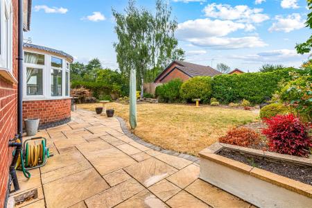 4 bedroom Detached house for sale in Shanklin Drive, Leicester