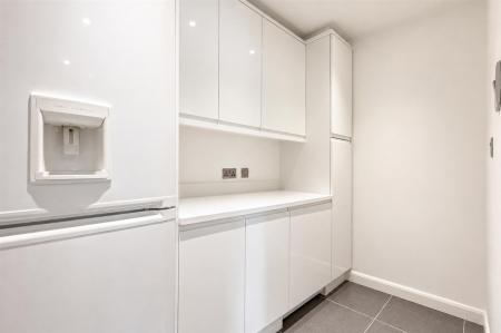 4 bedroom Detached house for sale in Shanklin Drive, Leicester