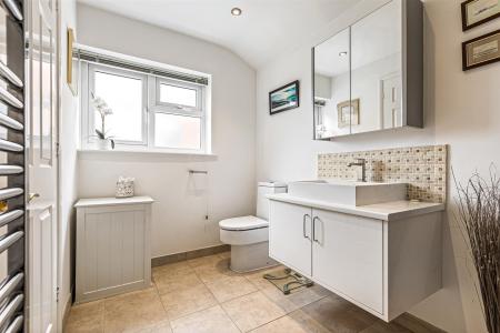 4 bedroom Detached house for sale in Shanklin Drive, Leicester