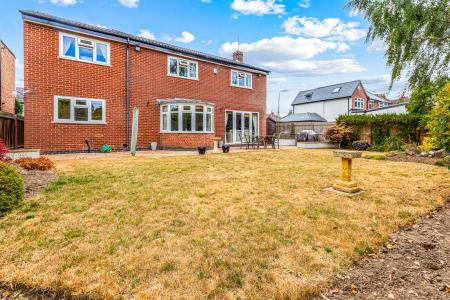 4 bedroom Detached house for sale in Shanklin Drive, Leicester