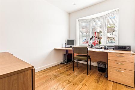 4 bedroom Detached house for sale in Shanklin Drive, Leicester