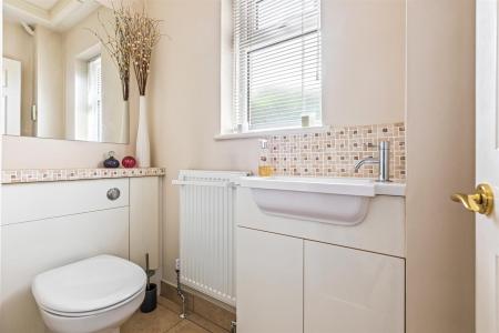 4 bedroom Detached house for sale in Shanklin Drive, Leicester