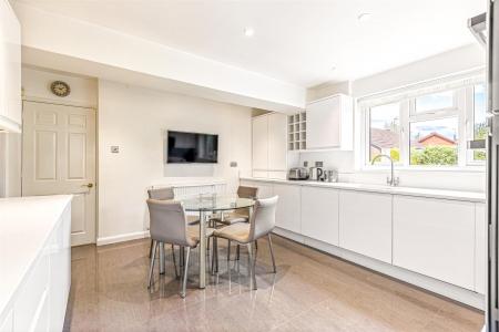 4 bedroom Detached house for sale in Shanklin Drive, Leicester