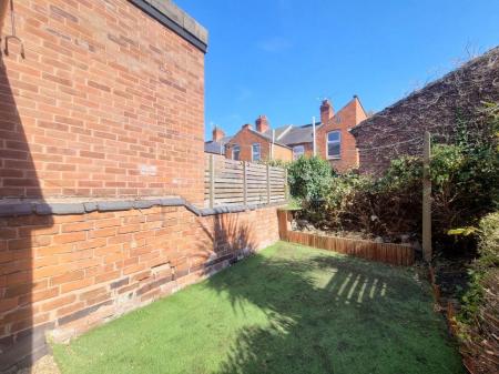 2 bedroom Property to let in Bulwer Road, Leicester