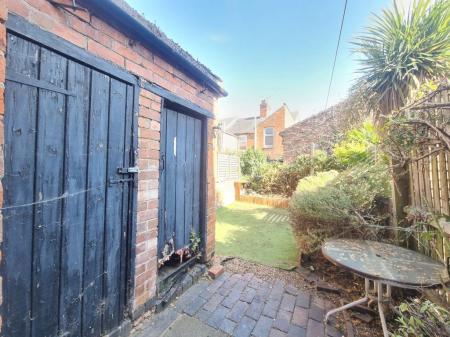 2 bedroom Property to let in Bulwer Road, Leicester
