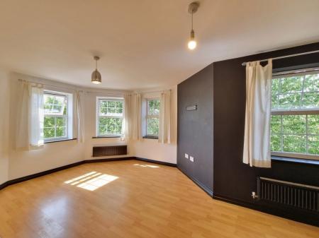 2 bedroom Property to let in Lock Keeper Close, Leicester