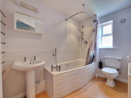 2 bedroom Property to let in Lock Keeper Close, Leicester