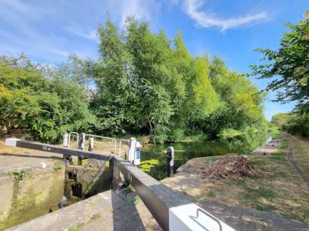 2 bedroom Property to let in Lock Keeper Close, Leicester