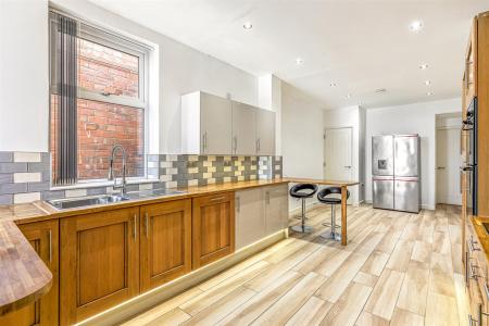 3 bedroom Terraced House for sale in Knighton Fields Road West, Knighton Fields, Leicester