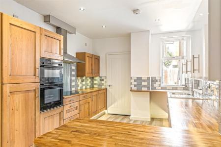 3 bedroom Terraced House for sale in Knighton Fields Road West, Knighton Fields, Leicester