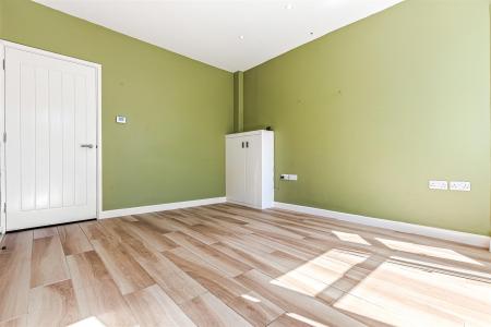 3 bedroom Terraced House for sale in Knighton Fields Road West, Knighton Fields, Leicester
