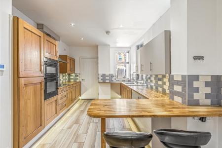 3 bedroom Terraced House for sale in Knighton Fields Road West, Knighton Fields, Leicester