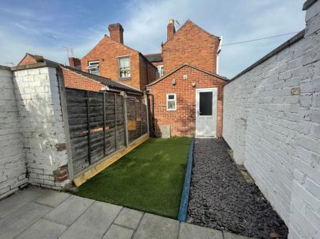 2 bedroom Property to let in Montague Road, Leicester