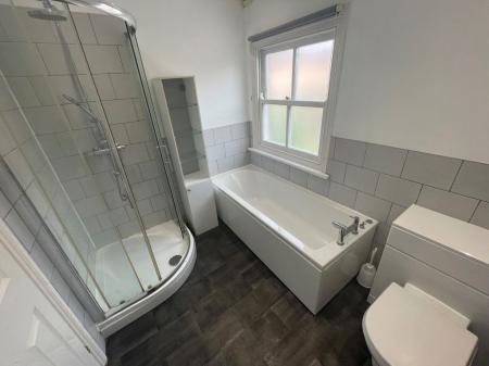 2 bedroom Property to let in Montague Road, Leicester