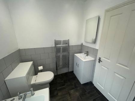 2 bedroom Property to let in Montague Road, Leicester
