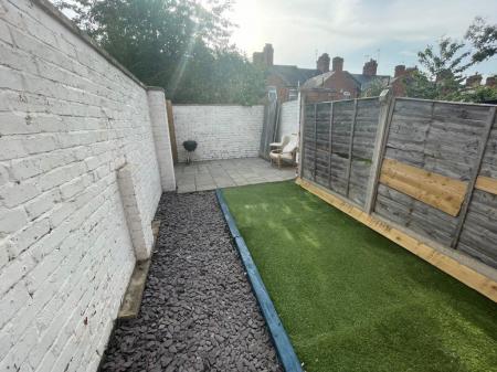 2 bedroom Property to let in Montague Road, Leicester