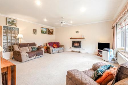 3 bedroom Bungalow for sale in Rectory Road, Wanlip, Leicester