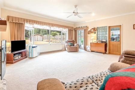 3 bedroom Bungalow for sale in Rectory Road, Wanlip, Leicester