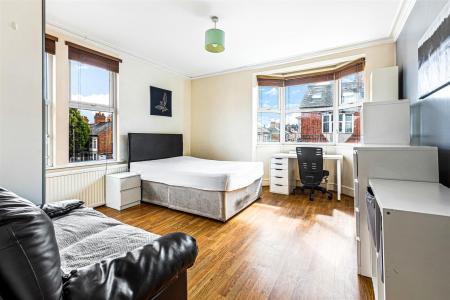 4 bedroom Terraced House for sale in Wilberforce Road, West End