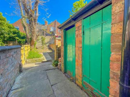 2 bedroom Property to let in Edward Road, Leicester