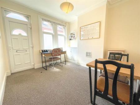 2 bedroom Property to let in Edward Road, Leicester