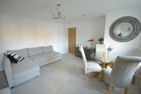 2 bedroom Property to let in Cedars Court, Leicester