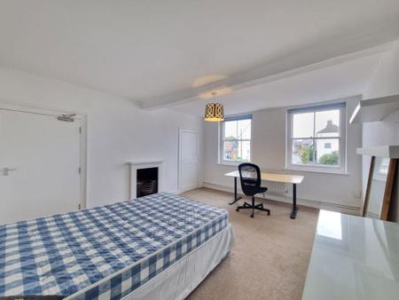 4 bedroom Property to let in Church Gate, Derby