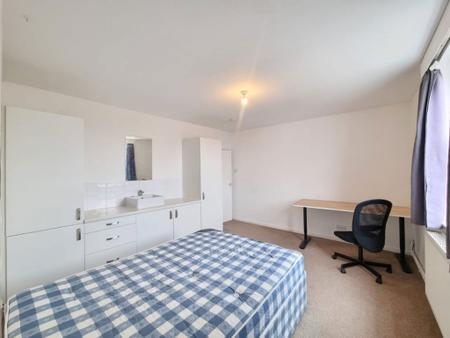 4 bedroom Property to let in Church Gate, Derby