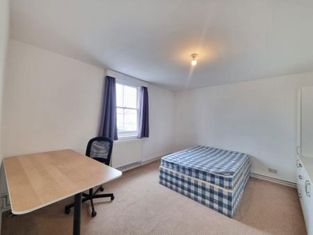 4 bedroom Property to let in Church Gate, Derby
