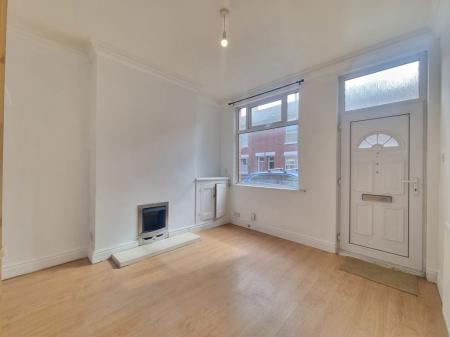 2 bedroom Property to let in Cradock Road, Leicester