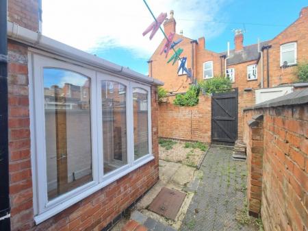 2 bedroom Property to let in Cradock Road, Leicester