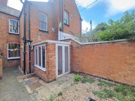 2 bedroom Property to let in Cradock Road, Leicester