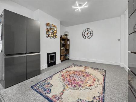 4 bedroom Semi-detached house for sale in Queen Street, Oadby, Leicester