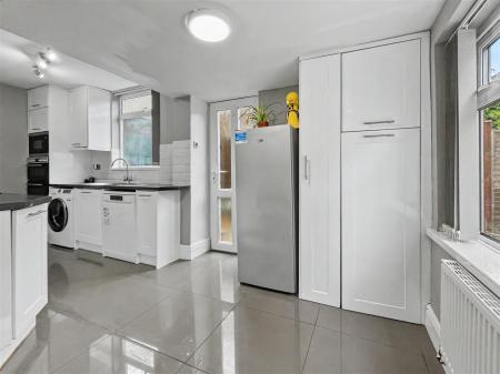 4 bedroom Semi-detached house for sale in Queen Street, Oadby, Leicester